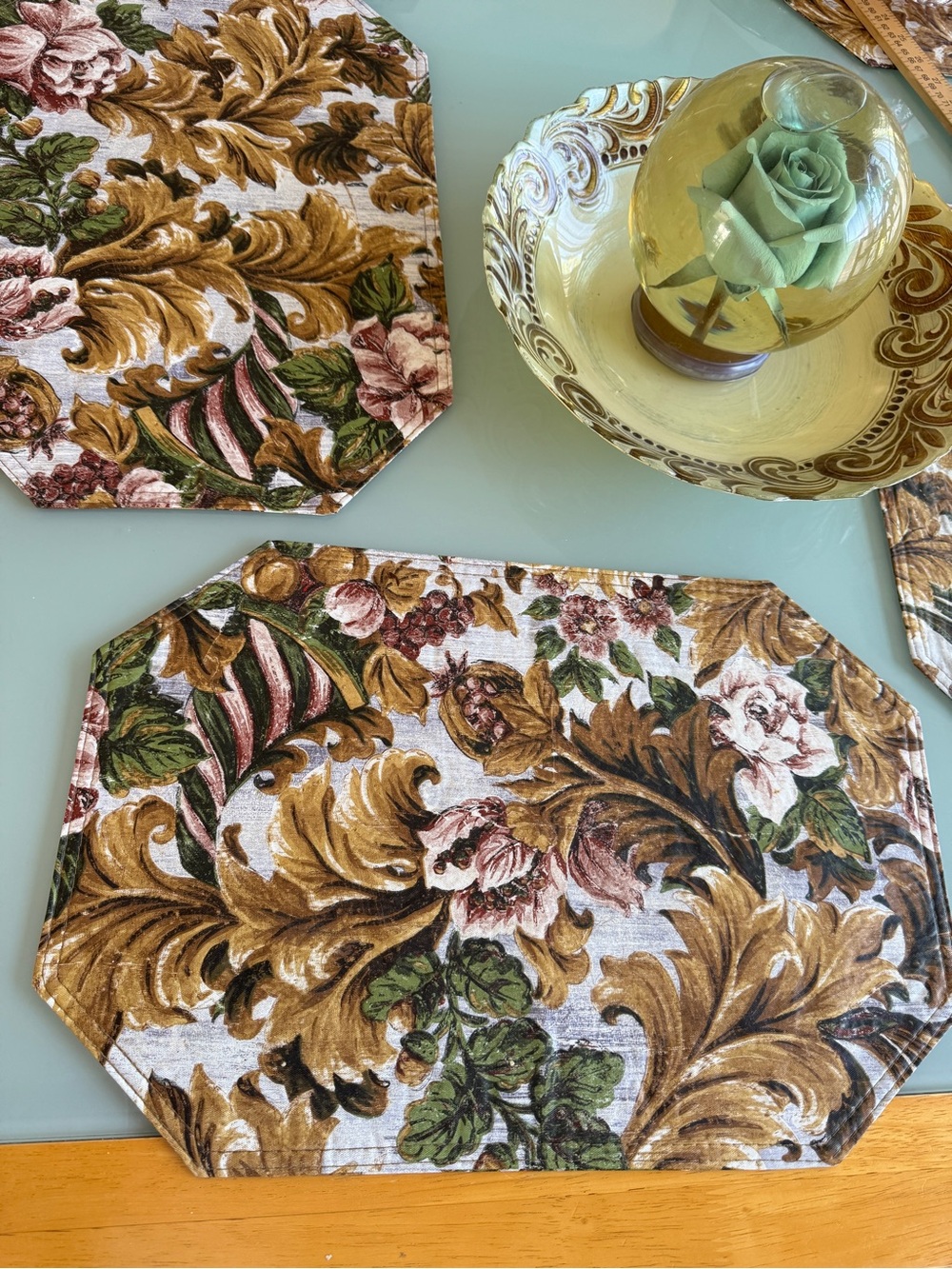 Placemats (8) Mid-Century Baroque Pattern Gold and Pink, Rose Colored